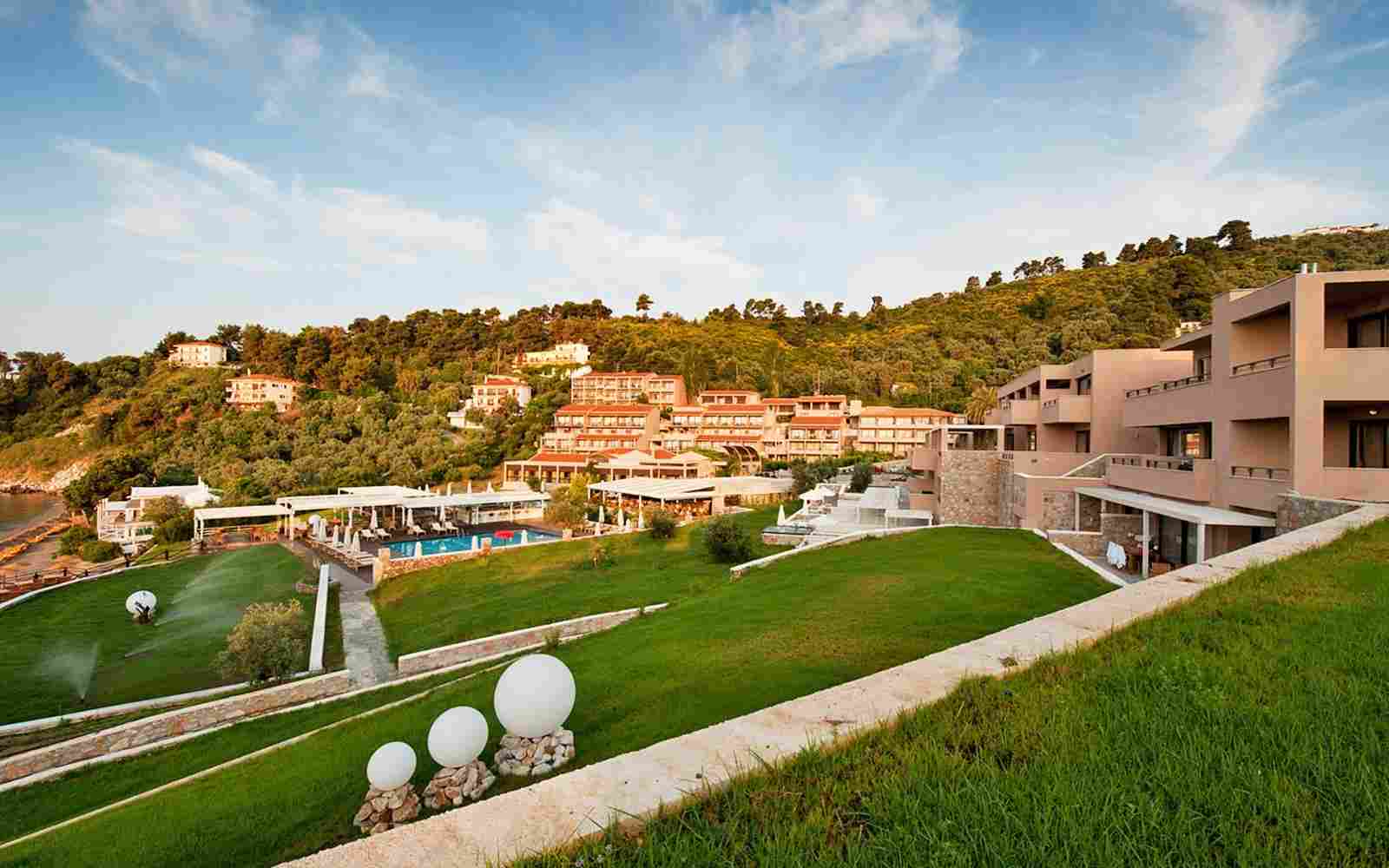 https://www.gajeta.com/wp-content/uploads/2016/03/summer-hotel-02.jpg